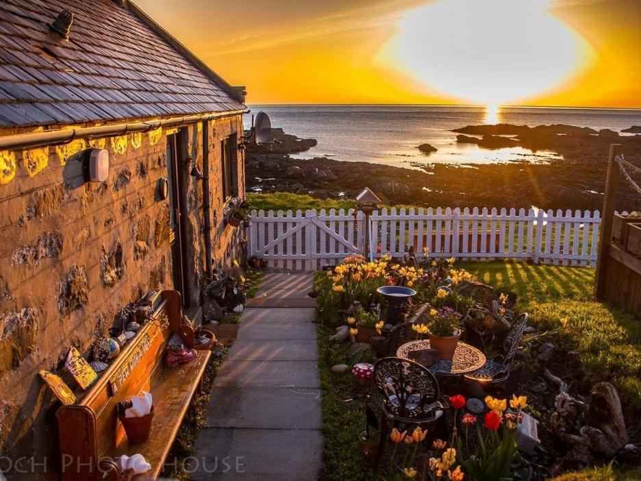 Pew With A View - Seafront Cottages Sandhaven Oda fotoğraf